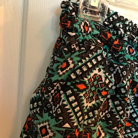 Aztec print shorts with pockets - Picture 2 of 5